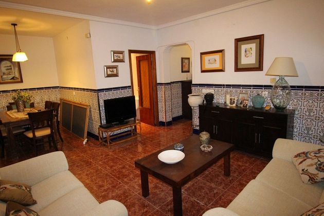 Foto 2 de Chalet en venta en Torremayor de 7 habitaciones con terraza