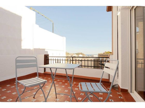 Foto 2 de Ático en venta en calle De la Mina de 2 habitaciones con terraza y aire acondicionado