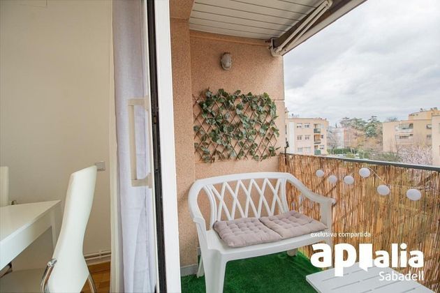 Foto 2 de Piso en venta en Centre - Eixample – Can Llobet – Can Serra de 3 habitaciones con piscina y balcón