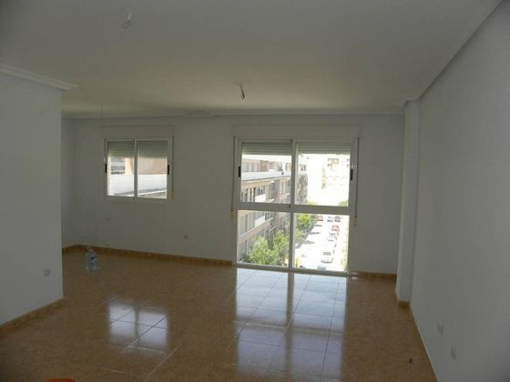 Foto 1 de Pis en venda a Caravaca de la Cruz de 4 habitacions amb garatge i balcó