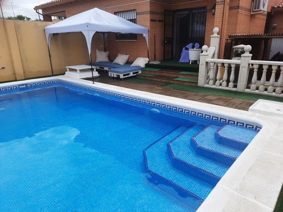 Foto 1 de Casa en venda a Esquivias de 4 habitacions amb piscina i garatge
