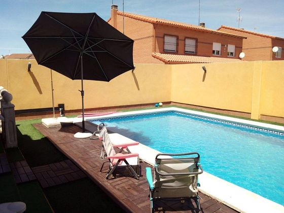 Foto 2 de Casa en venda a Esquivias de 4 habitacions amb piscina i garatge