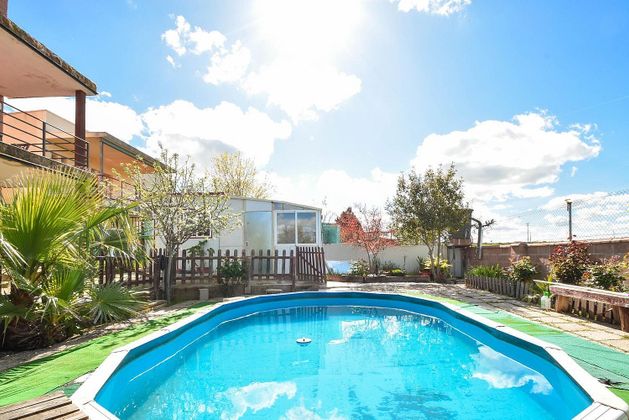 Foto 2 de Xalet en venda a Cedillo del Condado de 4 habitacions amb terrassa i piscina