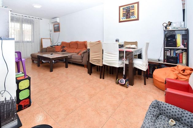 Foto 1 de Venta de piso en Yuncos de 2 habitaciones con garaje y aire acondicionado