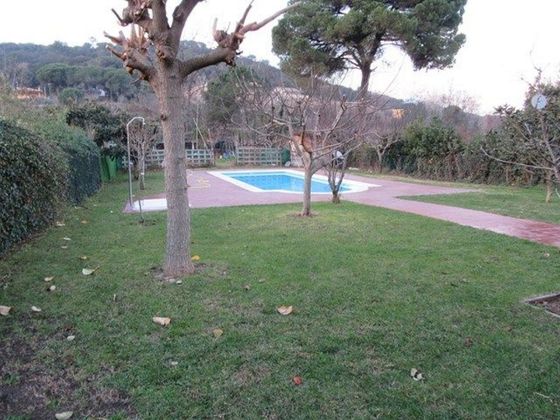 Foto 1 de Venta de chalet en Vallgorguina de 4 habitaciones con terraza y piscina