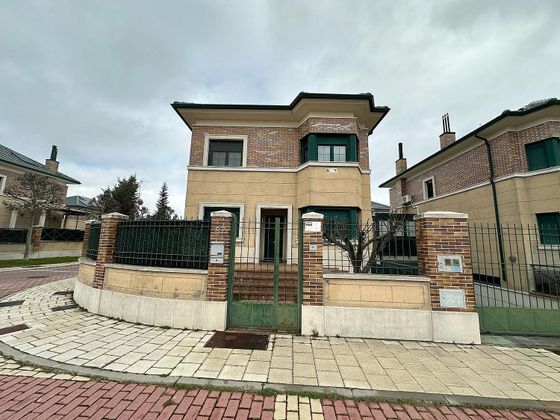 Foto 1 de Xalet en venda a calle Madroño de 4 habitacions amb terrassa i garatge