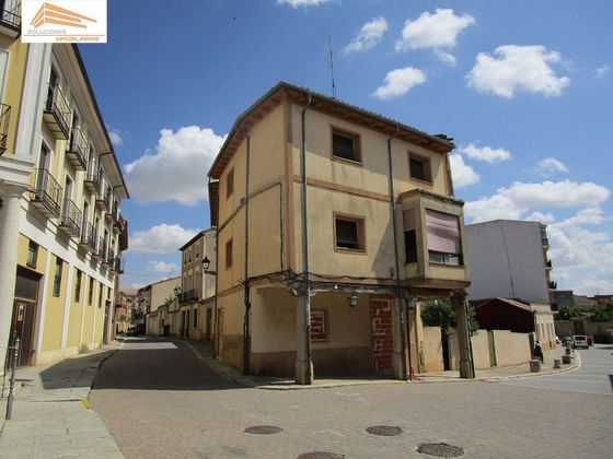 Foto 1 de Xalet en venda a Medina de Rioseco de 1 habitació i 323 m²