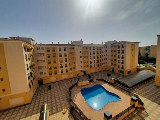 Foto 2 de Piso en venta en avenida Ensenyants de la Vila de 2 habitaciones con terraza y piscina