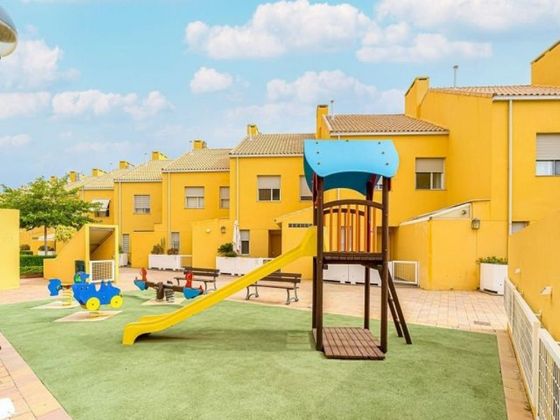 Foto 2 de Venta de casa adosada en Alicante Golf de 3 habitaciones con terraza y piscina