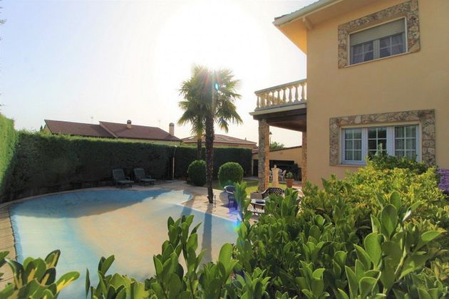Foto 1 de Xalet en venda a Cabanillas del Campo de 4 habitacions amb terrassa i piscina