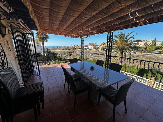 Foto 2 de Xalet en venda a calle Córdoba de 4 habitacions amb terrassa i piscina