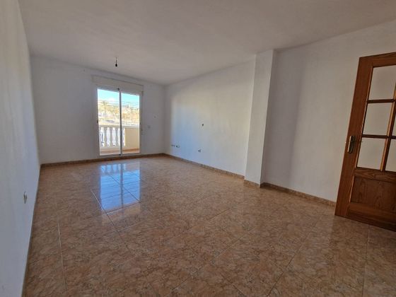 Foto 2 de Pis en venda a Las Cabañuelas de 2 habitacions amb terrassa i garatge