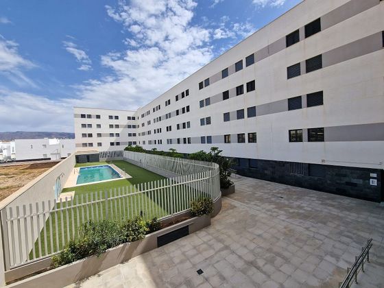 Foto 1 de Àtic en venda a Roquetas Centro de 2 habitacions amb terrassa i piscina