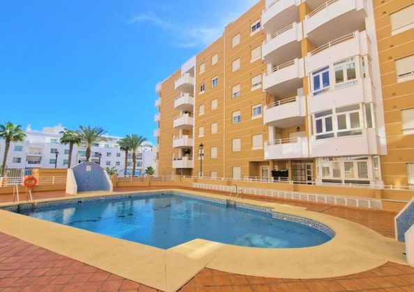 Foto 1 de Piso en venta en El Puerto - Romanilla de 4 habitaciones con terraza y piscina