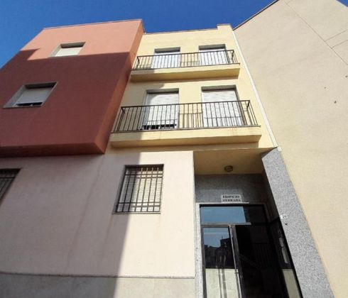 Foto 1 de Venta de piso en calle Chafarinas de 2 habitaciones con balcón