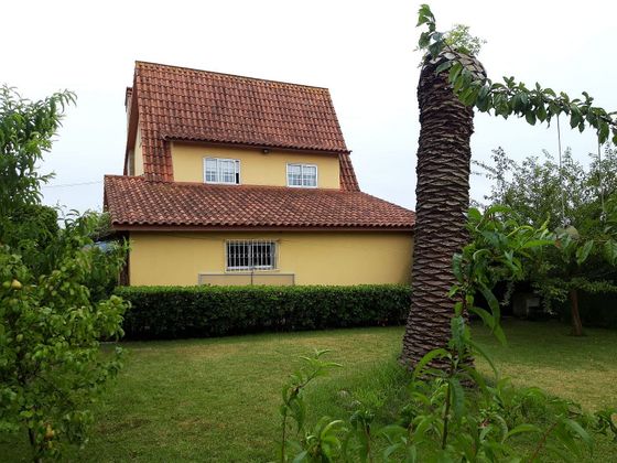 Foto 1 de Xalet en venda a Alcabre - Navia - Comesaña de 5 habitacions amb garatge i jardí