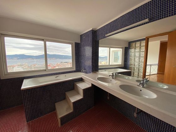 Foto 2 de Dúplex en venda a calle Ecuador Vigo de 3 habitacions amb terrassa i balcó