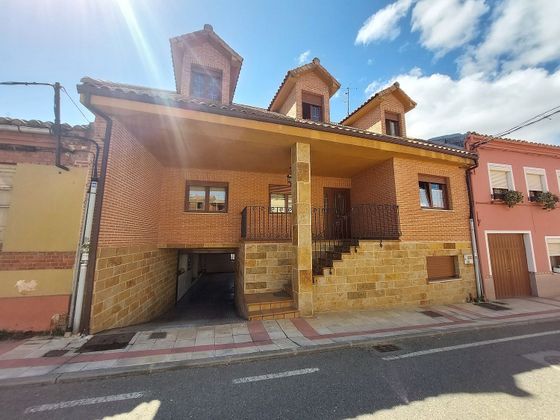 Foto 1 de Casa adossada en venda a Ferral del Besnega de 4 habitacions amb terrassa i piscina