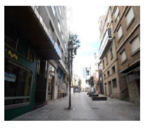 Foto 2 de Local en venda a calle Teofilo Llorente de 122 m²