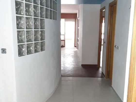 Foto 2 de Venta de piso en Riazor - Los Rosales de 2 habitaciones con terraza y calefacción