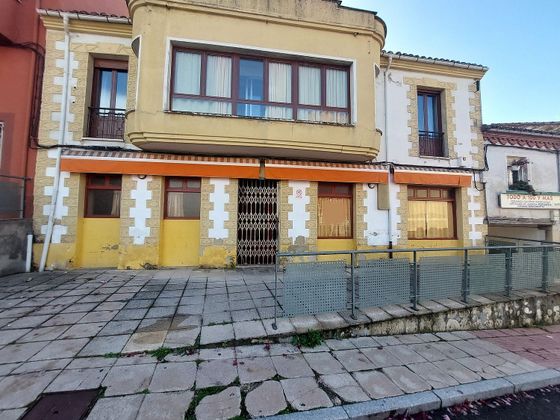 Foto 2 de Casa adossada en venda a Boñar de 4 habitacions amb terrassa i jardí