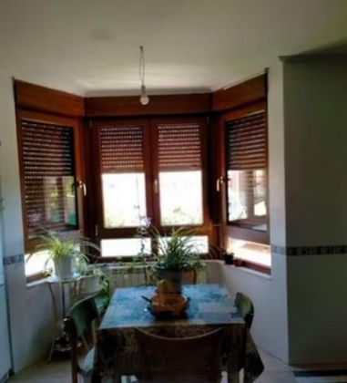 Foto 2 de Casa adosada en venta en Valverde de la Virgen de 4 habitaciones con terraza y piscina