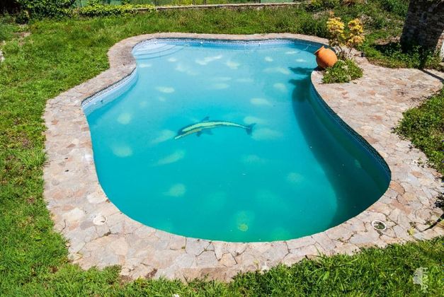 Foto 2 de Xalet en venda a Cesuras de 4 habitacions amb terrassa i piscina