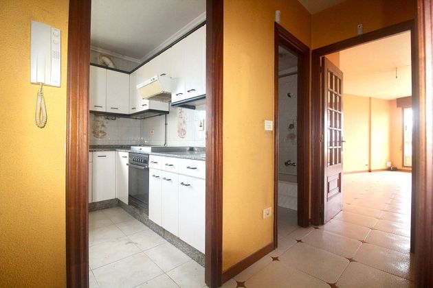 Foto 1 de Pis en venda a calle Da Pereiriña de 3 habitacions amb garatge i calefacció