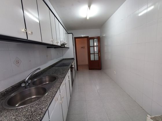 Foto 2 de Pis en venda a Laracha (A) de 2 habitacions amb garatge i ascensor