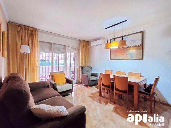 Foto 1 de Piso en venta en Espronceda - Campoamor - Santa Pau de 5 habitaciones con balcón y aire acondicionado