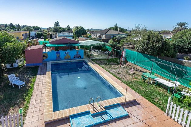 Foto 2 de Venta de chalet en Rinconada (La) de 5 habitaciones con terraza y piscina