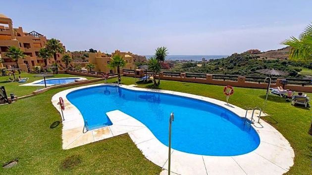 Foto 2 de Pis en venda a Manilva de 2 habitacions amb terrassa i piscina