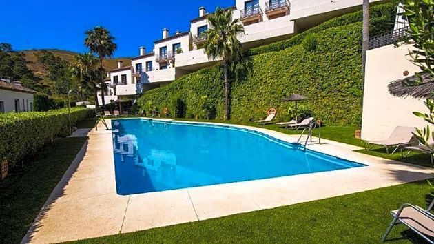 Foto 1 de Venta de casa en Benahavís de 2 habitaciones con terraza y piscina