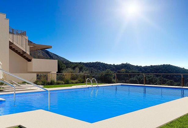 Foto 2 de Pis en venda a Istán de 3 habitacions amb terrassa i piscina
