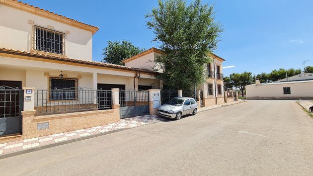Foto 1 de Casa adossada en venda a Villa de Don Fadrique (La) de 4 habitacions amb terrassa i garatge