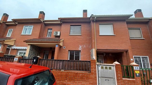 Foto 1 de Casa en venda a Villanueva de la Torre de 3 habitacions amb terrassa i garatge