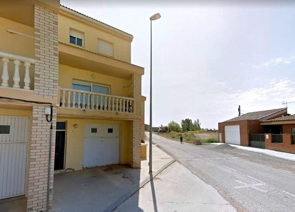 Foto 1 de Casa en venta en Linyola de 4 habitaciones con terraza y garaje