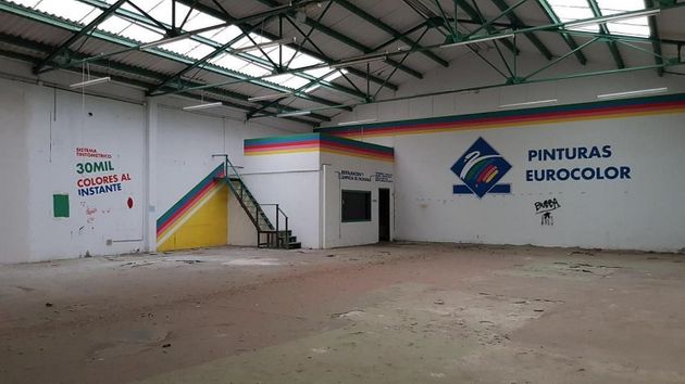 Foto 2 de Alquiler de local en Joc de la Bola - Camps d'Esports - Ciutat Jardí - Montcada de 382 m²