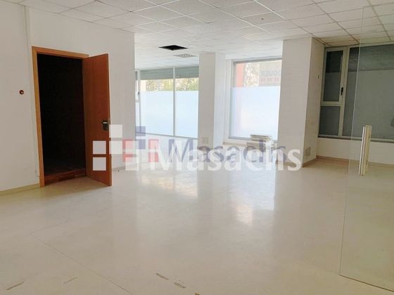 Foto 2 de Local en venda a Barri del Centre de 226 m²