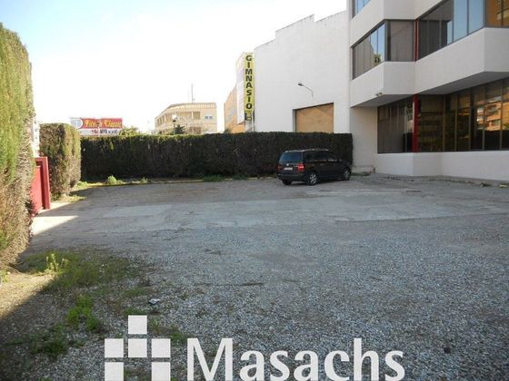 Foto 2 de Local en alquiler en Passeig Maragall - Zona Estació de 2140 m²