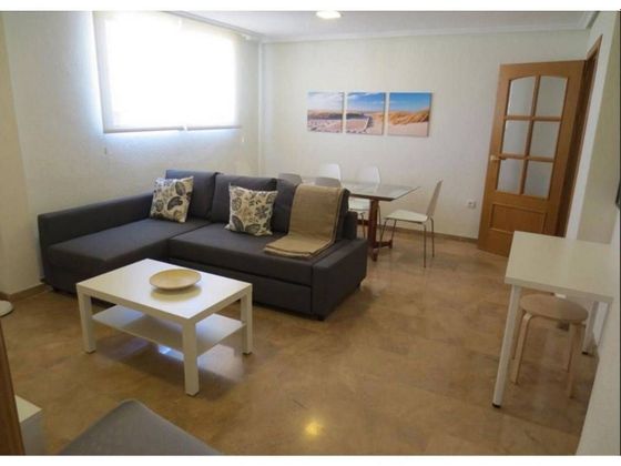 Foto 2 de Pis en lloguer a Casco Histórico de 3 habitacions amb mobles i aire acondicionat