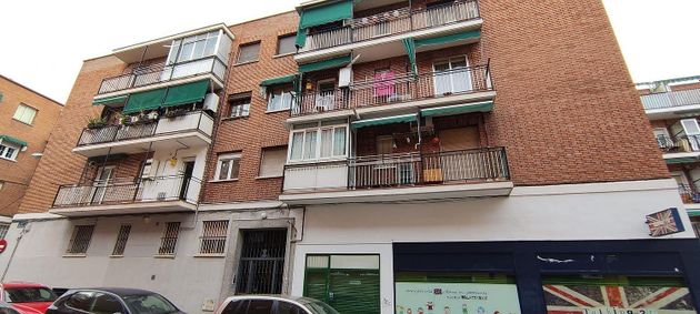 Foto 1 de Piso en venta en calle Avecilla de 4 habitaciones con terraza y calefacción