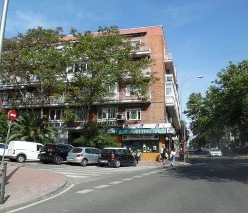Foto 1 de Local en venda a calle De Vicente Muzas de 341 m²