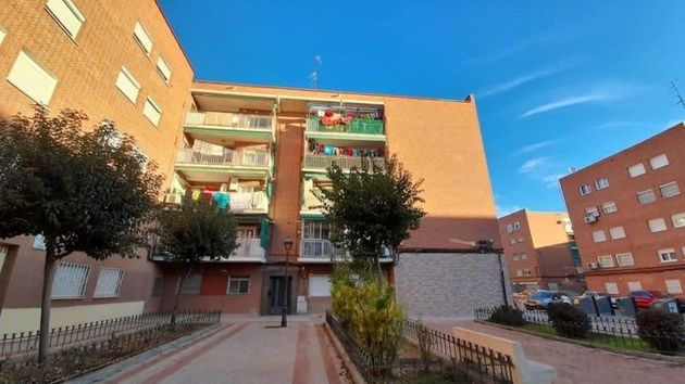Foto 1 de Venta de piso en calle De San Andrés de 2 habitaciones con terraza y jardín