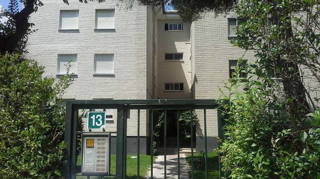 Foto 1 de Venta de piso en calle Amapolas de 3 habitaciones con terraza y jardín