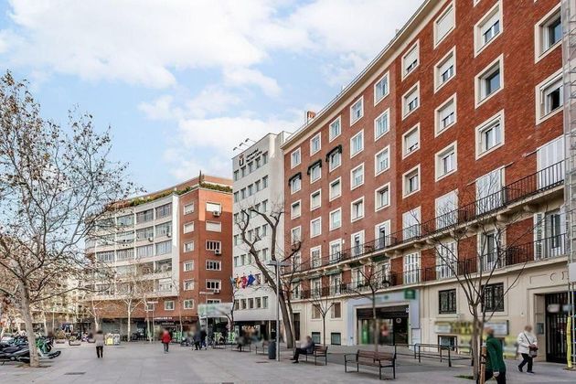 Foto 2 de Pis en venda a plaza De Manuel Becerra de 3 habitacions amb calefacció i ascensor