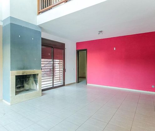 Foto 1 de Venta de casa en Torrelles de Llobregat de 4 habitaciones con terraza y piscina