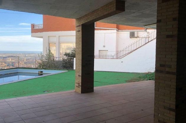 Foto 2 de Venta de casa en calle De la Flor D'ametller de 4 habitaciones con terraza y piscina