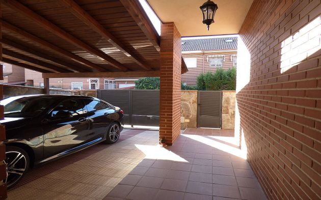 Foto 1 de Casa en venda a Griñón de 4 habitacions amb terrassa i jardí