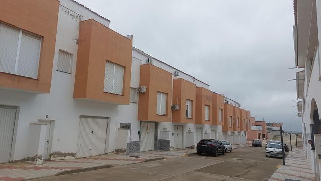 Foto 1 de Casa en venta en calle Ecuador de 3 habitaciones con terraza y balcón